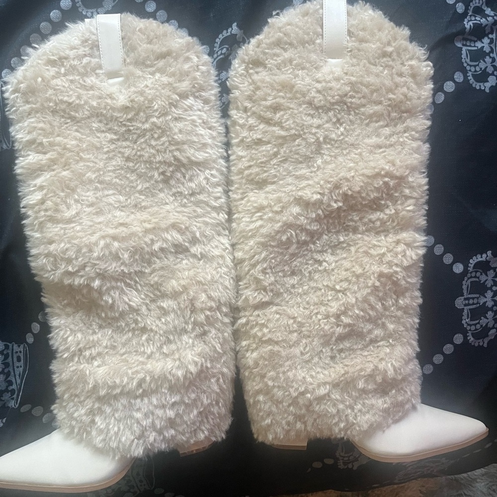 Lt tan boots. Worn once. Size 11 women’s boots.